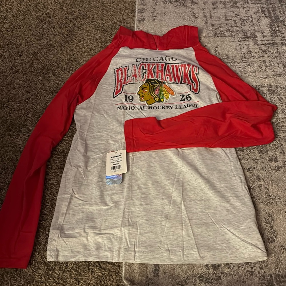 Hooded long sleeve Blackhawks shirt